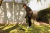 Longbow 18 fogú műanyag szénagereblye levélhez, fa nyél