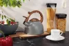 MagicHome rozsdamentes acél sípoló teáskanna fa hatású fogantyúval – 2,5 liter, szürke