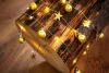 MagicHome, Karácsonyi füzér, 20x meleg fehér LED, gömbökkel és csillagokkal, arany, 2xAA